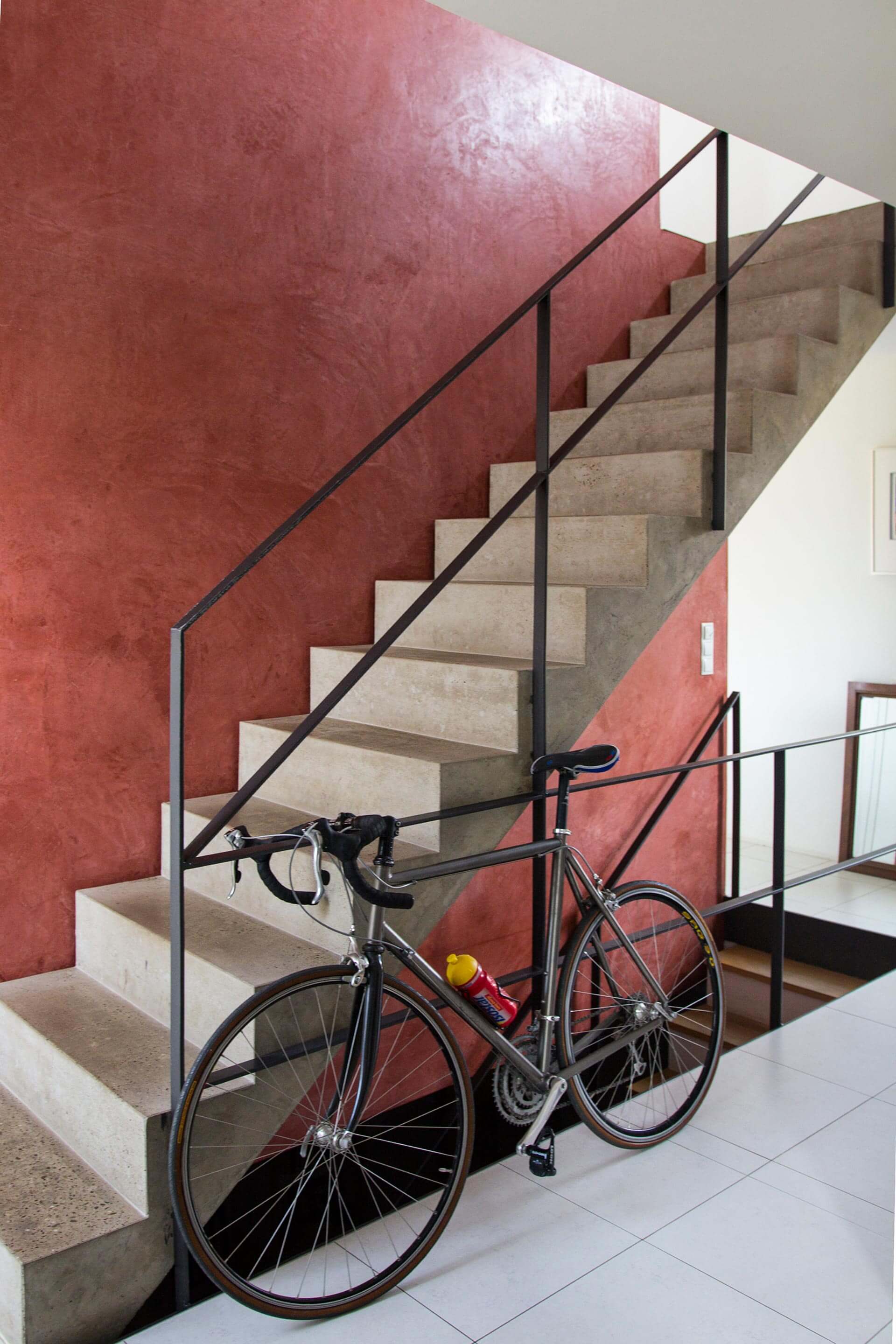 Treppe in modernem Einfamilienhaus